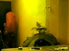 Fabiana es tan puta que llega directo a chuparla ni bien entra y se lleva una buena cogida por trola