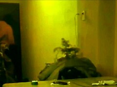 Fabiana es tan puta que llega directo a chuparla ni bien entra y se lleva una buena cogida por trola