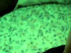 Styrsyster stönar emotionellt av monsterkuk i doggy