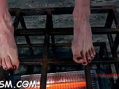 สาวสวมหน้ากากโดนตีก้นแรงจริงๆ 😈