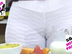 Kelly Key looks hot in leggings, her big pussy showing camel toe