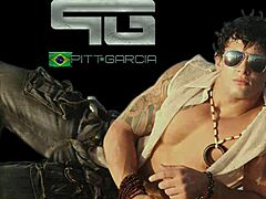 פיט גרסיה ופביאנה תומפסון מספקים סקס קשה מדהים עם חזה גדול וזין בכיכר ציבורית