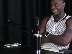 No começo ele não pensava em dinheiro, só queria comer as gostosas e a vontade de seus seguidores é ele fazer um filme gay