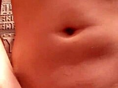 Млад гей духа огромен кур до експлозивен соло край.