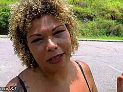 Não Sei Se É Calor Ou Tesão Só Sei Que Saí Do Carro Pra Me Refrescar E Tocar UmaZinha No Meio Da Viagem