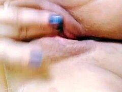 I'm rubbing my teen pussy till it drips