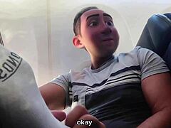 Гей заварен татко - Майл Хай Гай - Летенето е забавно, когато захвърлиш срама и си палав с крака публично на открито фетиш аниме хентай!