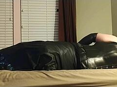 Crossdresser ties himself up in self-bondage.