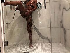 Big dick lover gets creamed by daddy