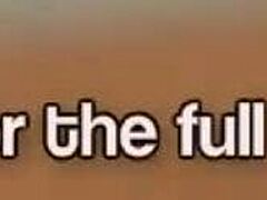 Meisje op EDM concert uitgekleed naakt