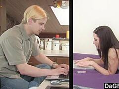 Alexandra Bell hladná po kurcoch vyberá veľké online!