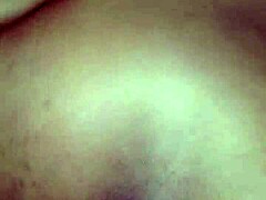 Dando mi coño al semental hambriento