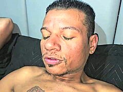 Ursos safados em orgia gay com bareback e dominação