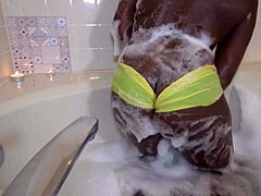 oh my, giana soaks her pretty pussy and strokes it solo 😘