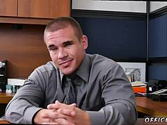 First time at work as a gay porn actor: bodybuilding and bareback sex
