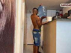 a gostosa sucked the water delivery guy, oops my bad