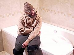 Веселье с Баббл Тайм и её пузырящейся попкой в клипе