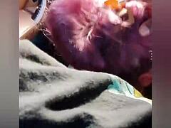 По дяволите! Секси милфка почти хваната да смуче кур на паркинга в скандал!