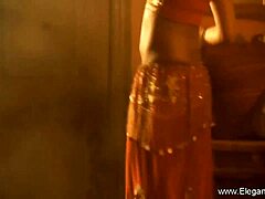 wow, classic indian beauty showing off her stunning curves!