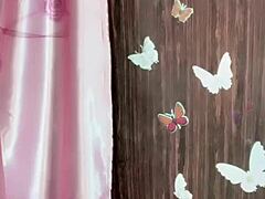 Webcam girl flaunts big sexy tits live