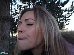 عملاء عام يختبر تينا برينسيس بتذوق كم عمي في الهواء الطلق