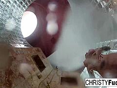 wow, divoká sprchová orgia s Christy Dahlia a Ivanom je top!