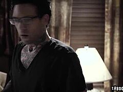 Oops, Kenna James Küçük 18+ Elleriyle Sikini Doldururken Durduruldu!