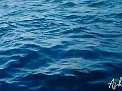 Jet-Ski-Flucht für intensives Muschi-Füllen mit Sperma