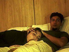 mi hermanastro mete su pene en mi boca mientras acostados sin piedad llena mi boquita de leche