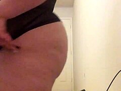 this huge ass bbw is shaking it so fat