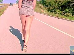 i feel so sexy flashing outdoors 😜