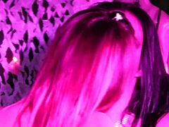 Erotik Meese Plays With Dildo