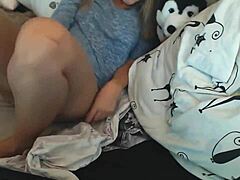 Gorgeous blonde masturbating 😘