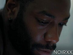 أنا لست إلهاً، لكن لماذا تعبد كيرلي جوردان قضيبي الضخم؟