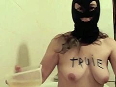 Esclave f autoseance humiliation et uro