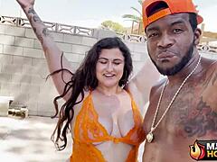 Rome Major размахва масивния си кур да набие невярната жена Josie Jaxxon силно!