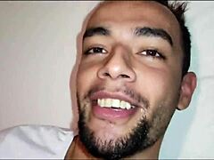 רפאל מוצץ ומזיין בהתלהבות את הזין העבה של הבעל