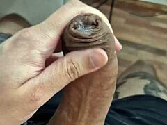 novinho twink dotado jerks off in solo session