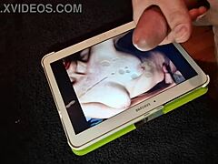 Гледай как трибутвам Мартина Фрагона със сперма? Дърпам си кура здраво за тази аматьорска красавица!