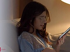 Megan Glock erkek arkadaşı ve arkadaşıyla vahşi üçlü yapıyor