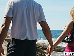 Виксен Руби Рейн язди голям кур в зашеметяваща природна красота цял ден