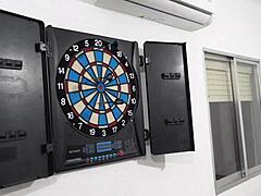 Teen reventada tras perder a los dardos