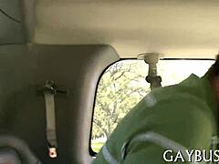 Tipos homosexuales se involucran en acción cruda intensa