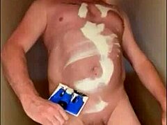 Peintre nu très spécial