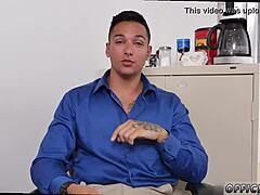 Naakte grote lul gay porno in eerste werk scène