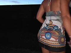 aventura noturna na ferrovia, ela se exibindo e levando gozada no cuzinho, quase flagrados, vagninho e luna oliveira.