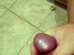 wank solo with my hand