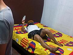 encontre a mi madrastra tocandose, ¿me ayudas a completar el video porno?