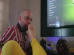 Old man's surprise visit turns into a kinky experience