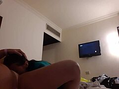 Kawan lesbian dapat mulut dikongkek dalam bilik hotel